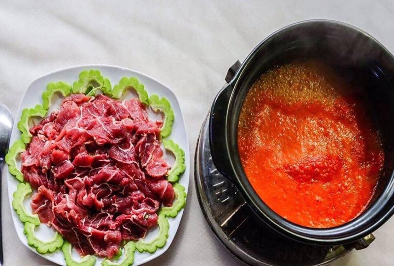 Lẩu trườn nhúng ớt