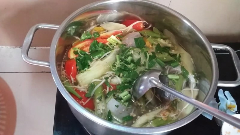 Cá cam nấu canh chua