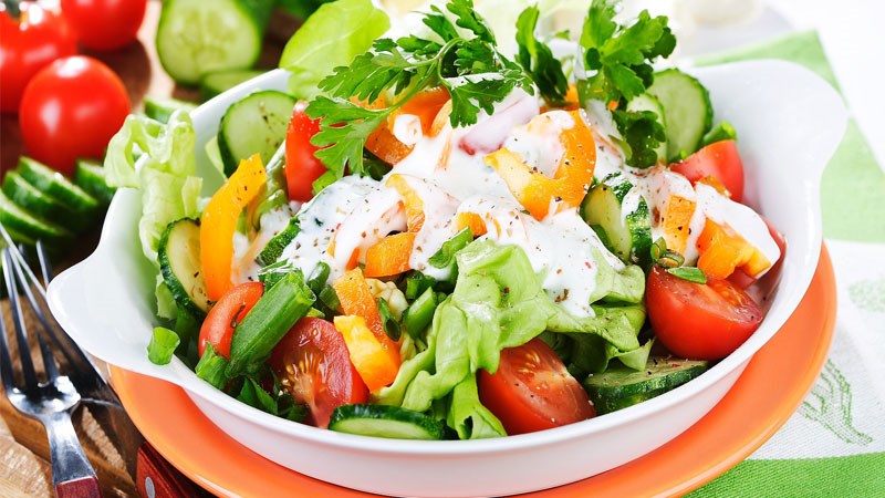 Sử dụng thức ăn kèm với rau