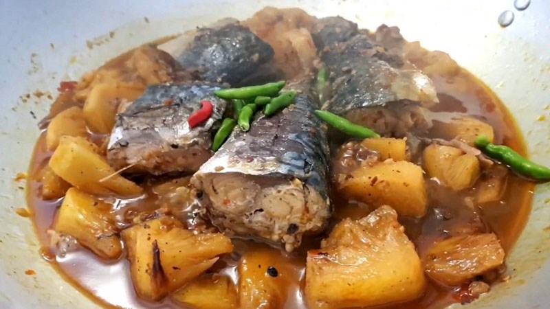 Cá saba kho thơm (dứa)