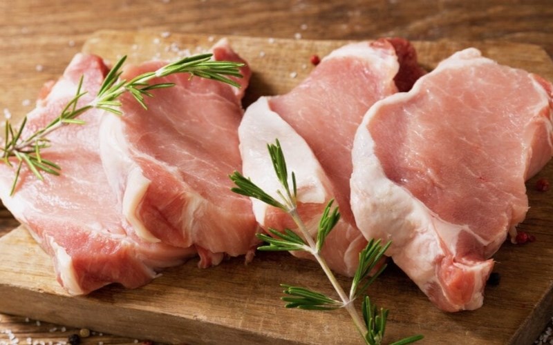 Thịt sườn cốt lết bao nhi&ecirc;u calo?