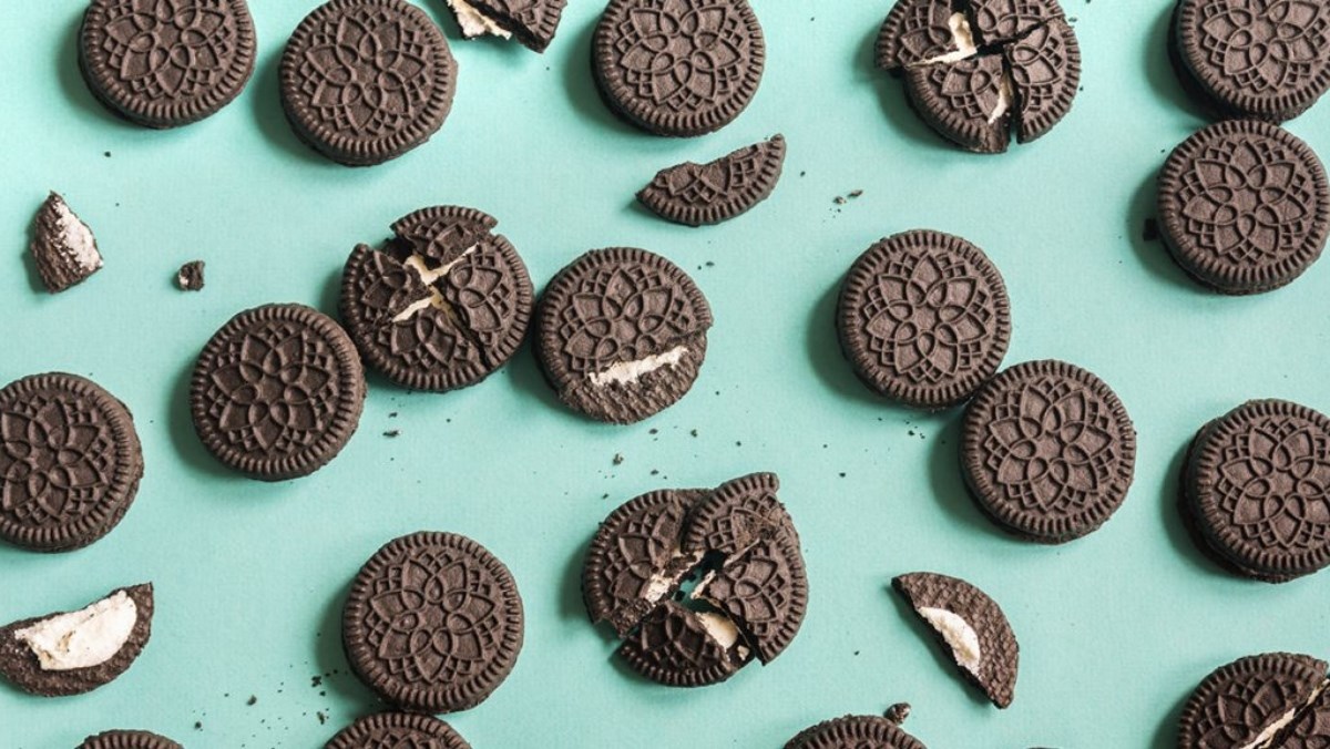 Bánh Oreo: Với vỏ bánh giòn tan, kem bơ đậm đà và nhân bánh Oreo đầy mê hoặc, món bánh Oreo là lựa chọn hoàn hảo cho những ai yêu thích đồ ăn ngọt ngào. Hãy xem hình ảnh để ngắm nhìn cảnh tượng đầy màu sắc và thơm ngon của chiếc bánh Oreo hấp dẫn này!