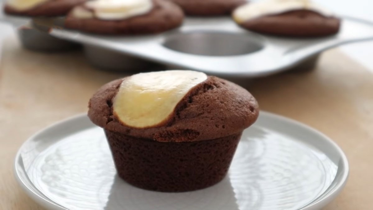 Cách làm bánh muffin chocolate nhân kem phô mai ẩm mềm béo ngậy
