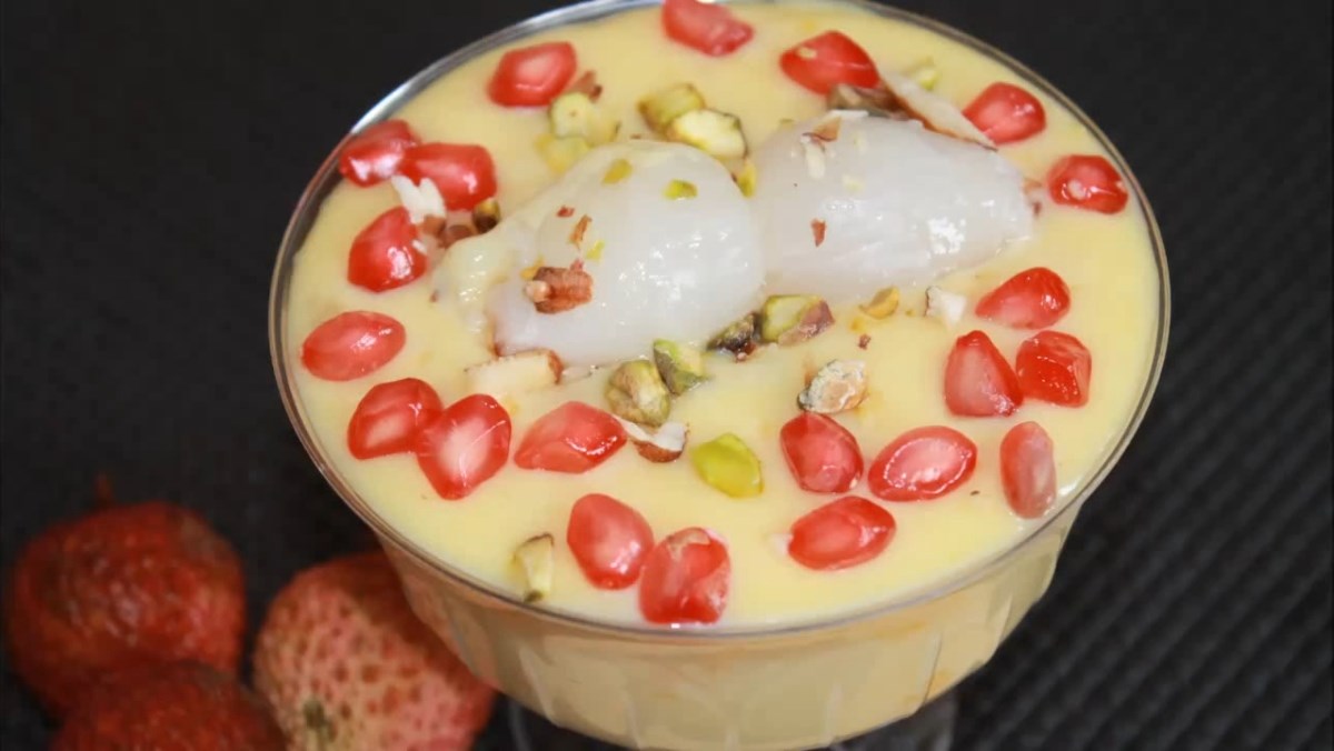 Pudding vải custard