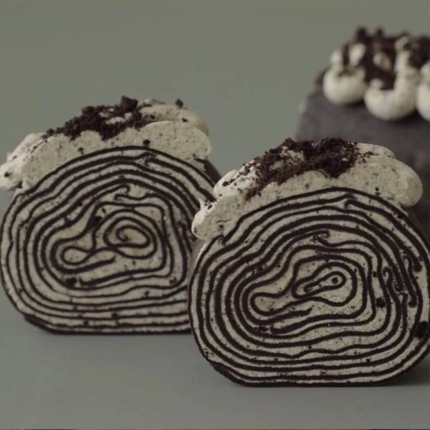 Cách làm bánh crepe cuộn oreo cực lạ, ăn thử là mê ngay