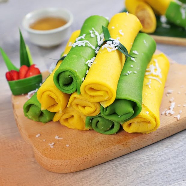 Cách làm bánh crepe cuộn dừa từ lá dứa và bí đỏ thơm ngon bổ dưỡng