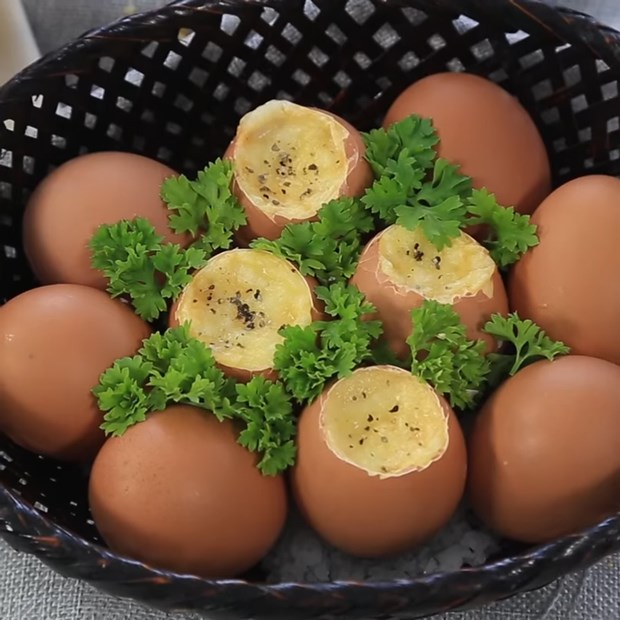 Cách làm trứng nướng phô mai thơm béo, ăn vặt ngày mưa cực thích