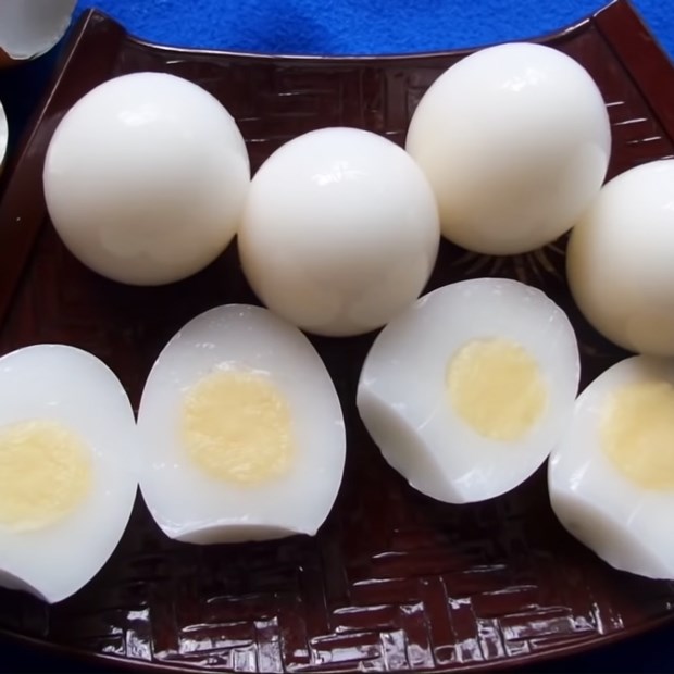 Cách làm thạch rau câu trứng gà luộc đẹp mắt, đơn giản dễ làm