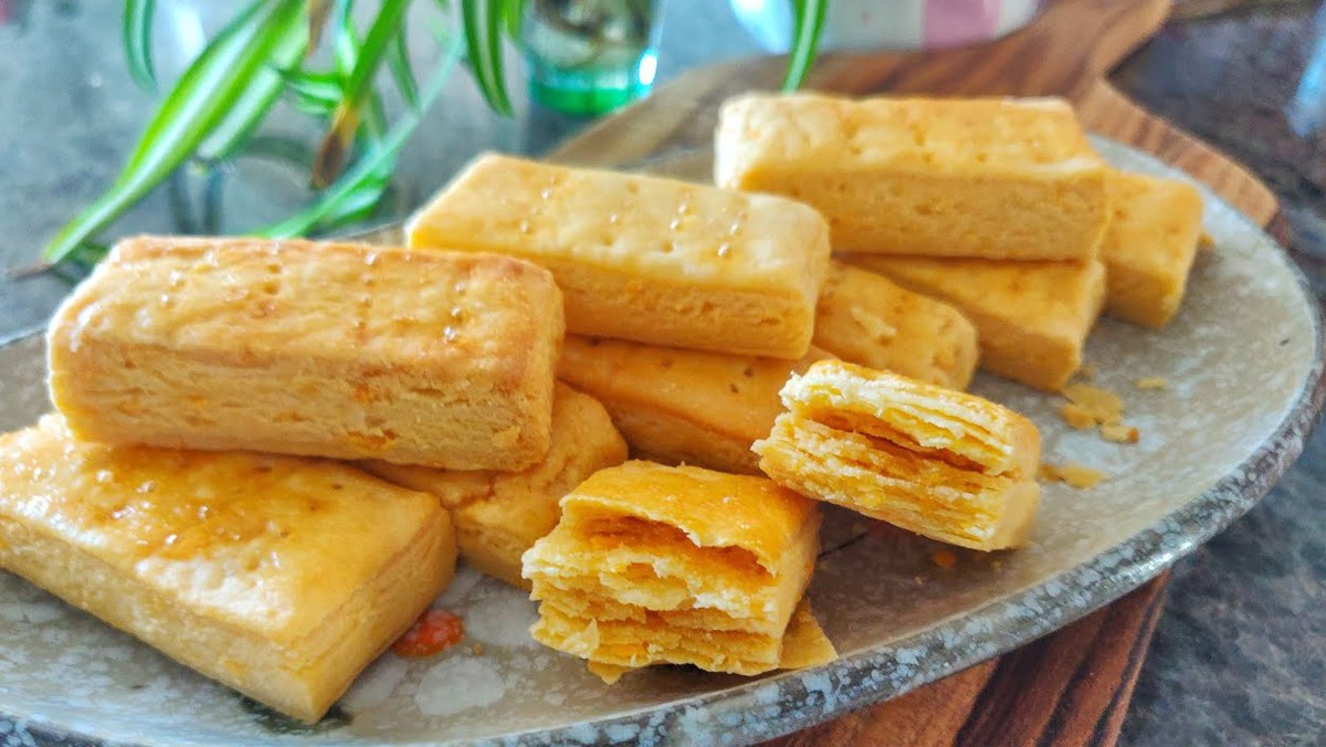 Bánh ngàn lớp trứng muối