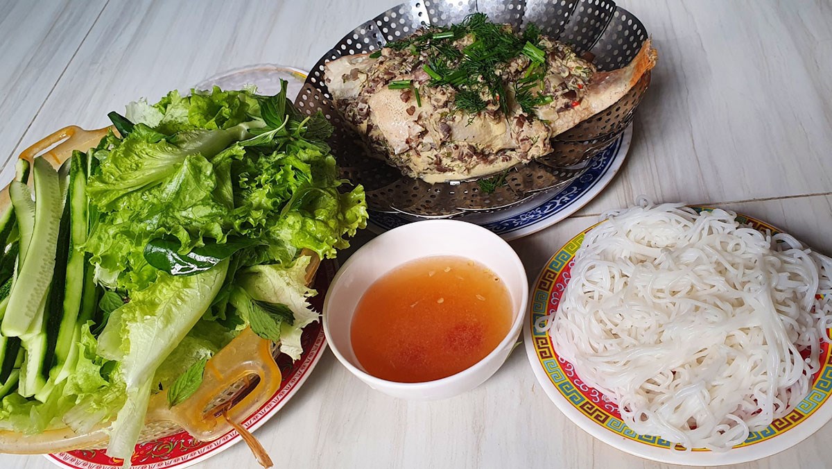 Cá điêu hồng hấp cuốn bánh tráng