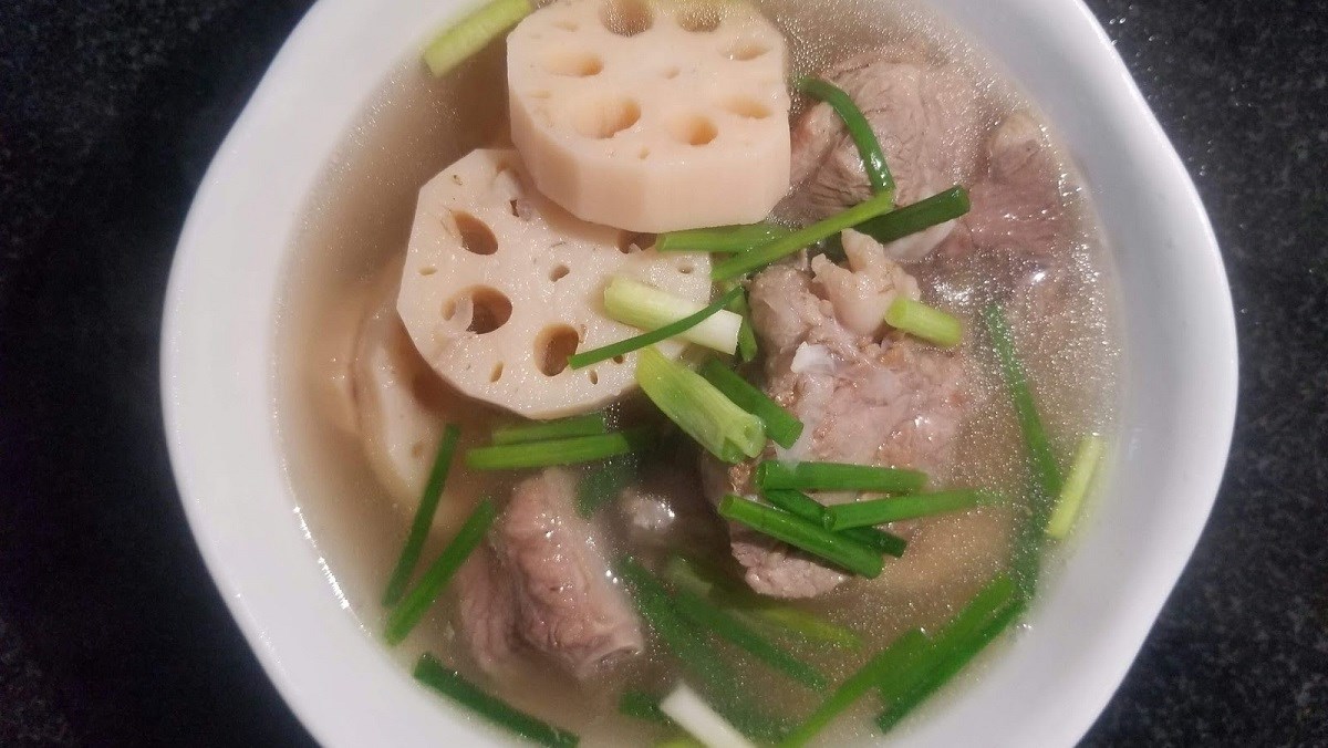 Canh sườn củ sen