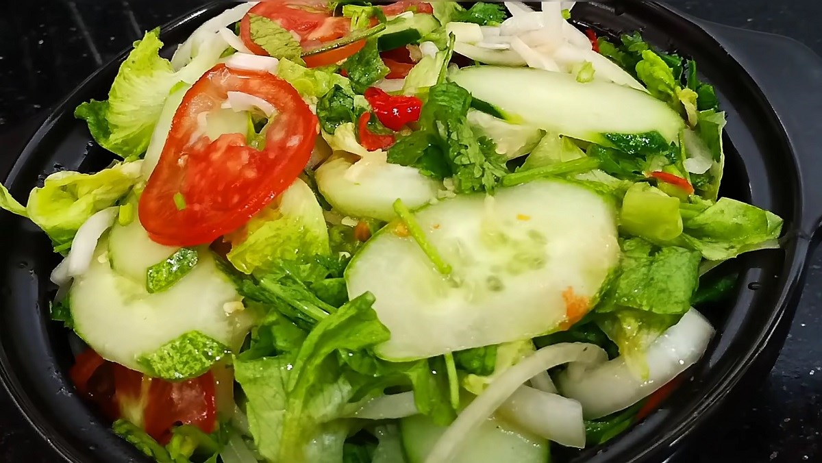 Xà lách (salad) trộn dầu giấm