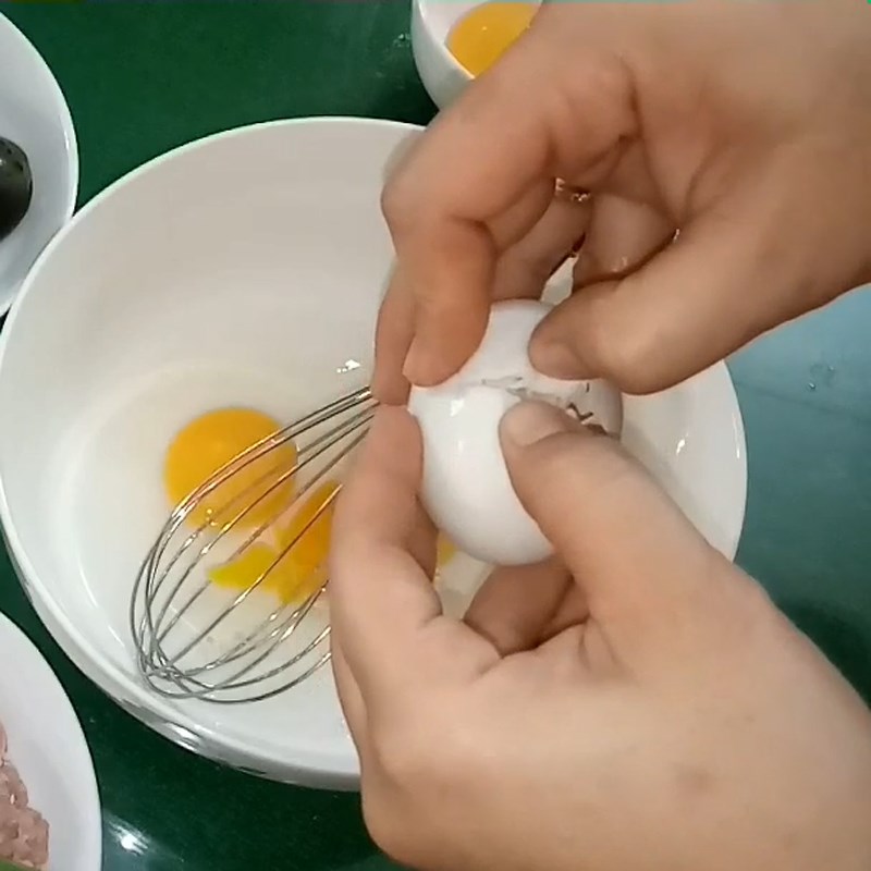 Bước 1 Chuẩn bị nguyên liệu Trứng hấp tam sắc