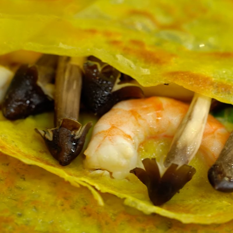 Bước 4 Đổ bánh xèo Bánh xèo nấm mối