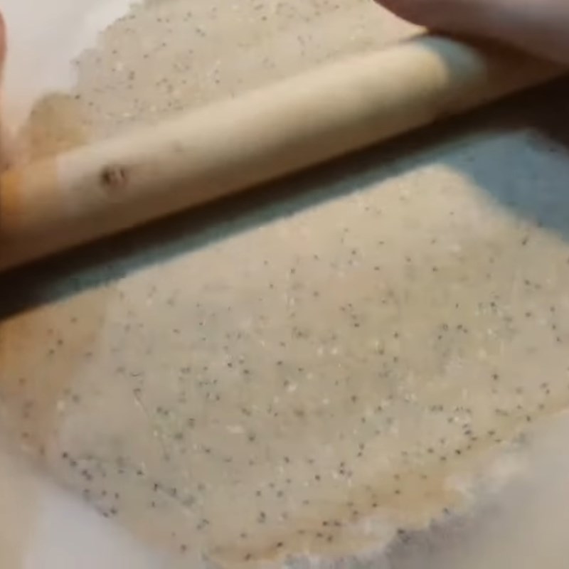 Bước 4 Cán bột và tạo hình Bánh qui hạt chia cà phê dừa