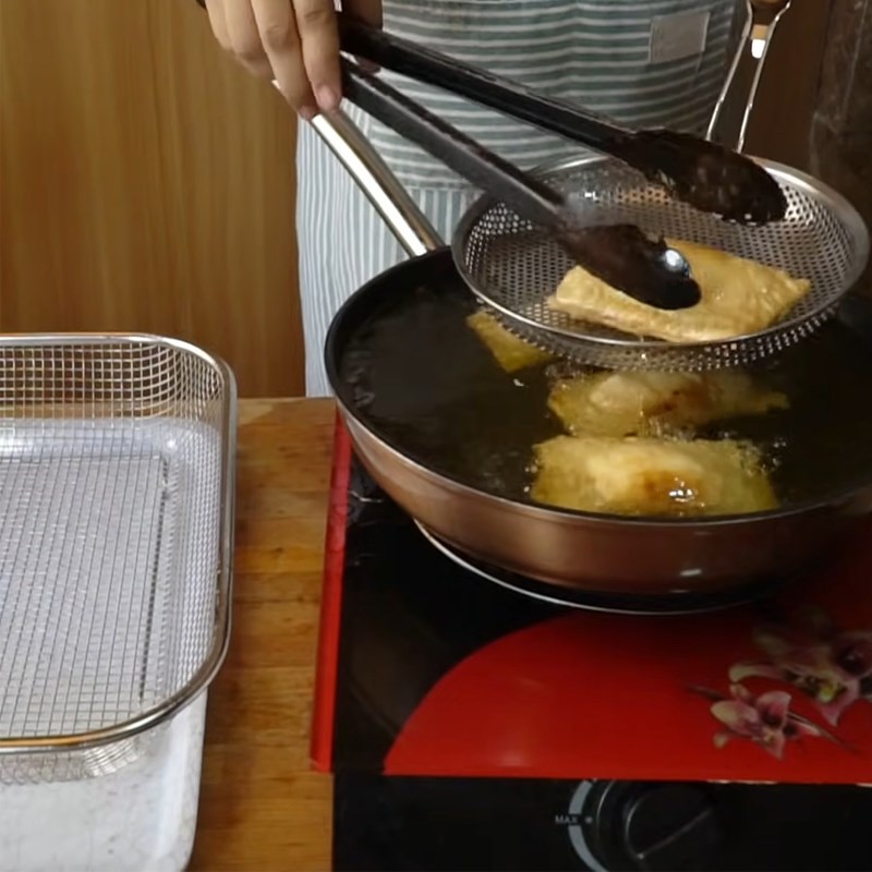 Bước 5 Chiên bánh Mango pie - bánh rán nhân xoài