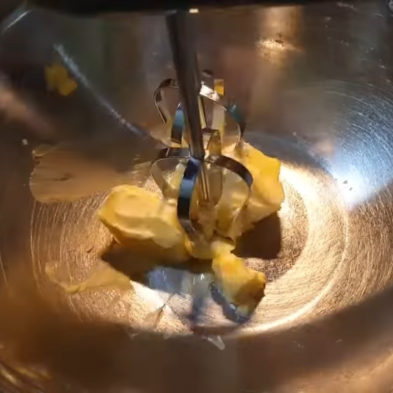 Bước 1 Đánh bông bơ lạt Bánh qui hạt chia cà phê dừa