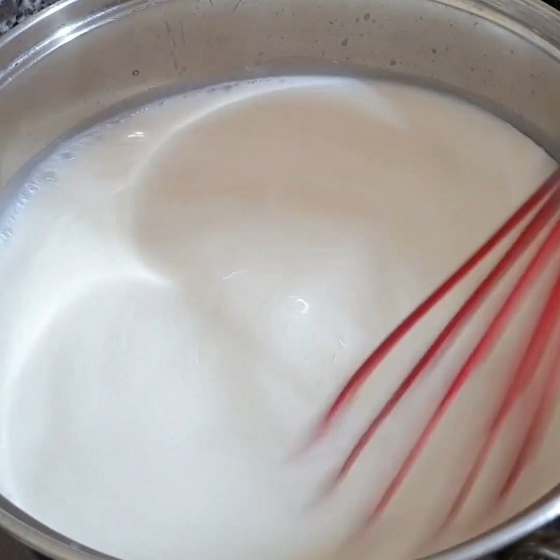 Bước 2 Đun ấm sữa Sữa chua có lớp váng dày