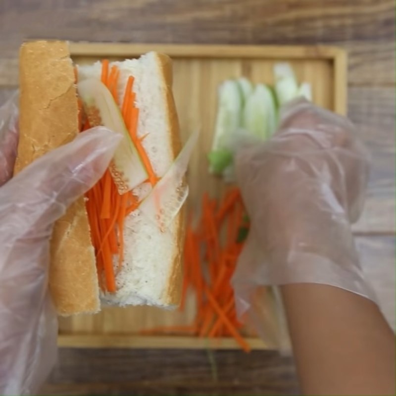 Bước 5 Kẹp bánh mì với xíu mại Bánh mì xíu mại