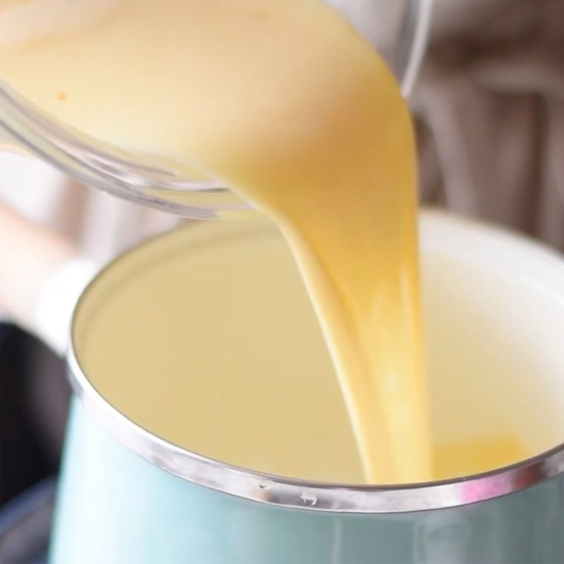 Bước 1 Khuấy láo thích hợp trứng sữa Bánh mì bơ sữa nhân phô mai