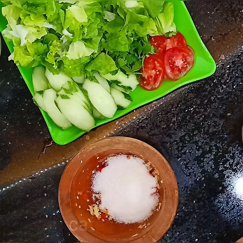 Bước 2 Làm nước sốt Xà lách (salad) trộn dầu giấm