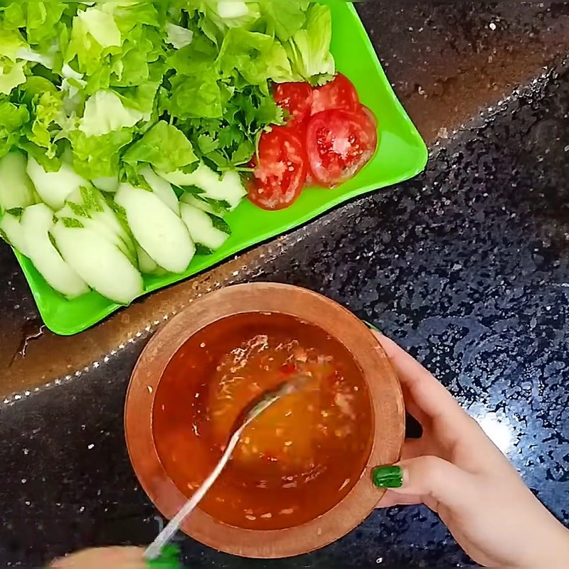 Bước 2 Làm nước sốt Xà lách (salad) trộn dầu giấm