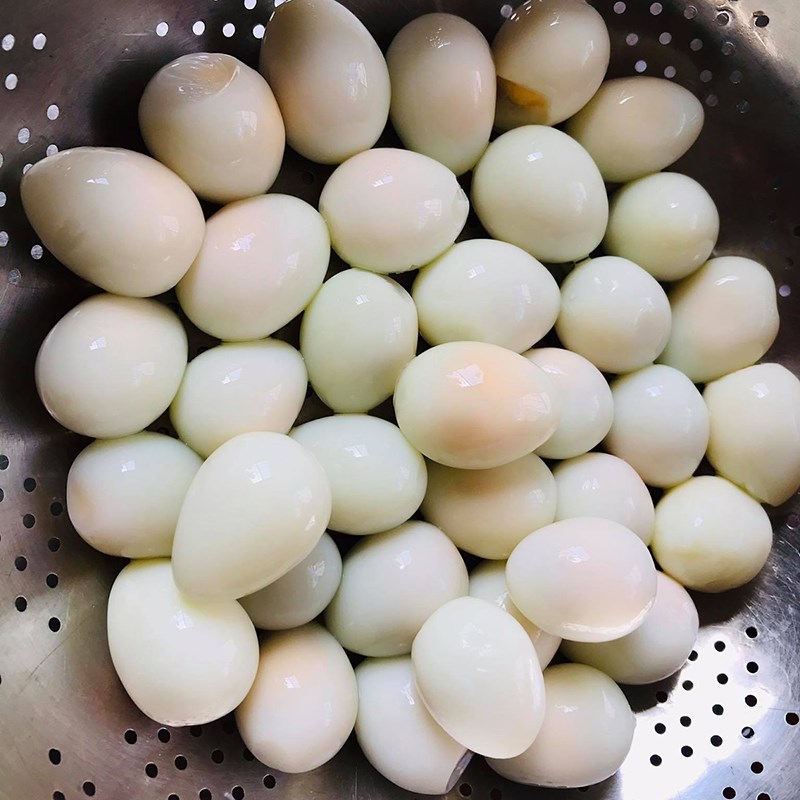 Hết ngại luộc và bóc vỏ trứng cút vì có 2 cách cực đơn giản dưới đây giúp  trứng vừa nhanh chín vừa tự bong vỏ