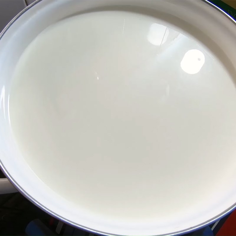 Bước 1 Nấu hỗn hợp sữa và đào Sữa chua đào hũ