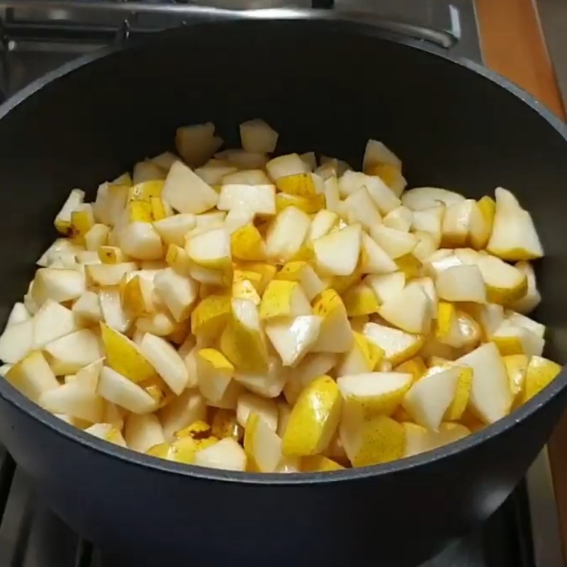 Bước 2 Nấu mềm lê với đường Mứt lê