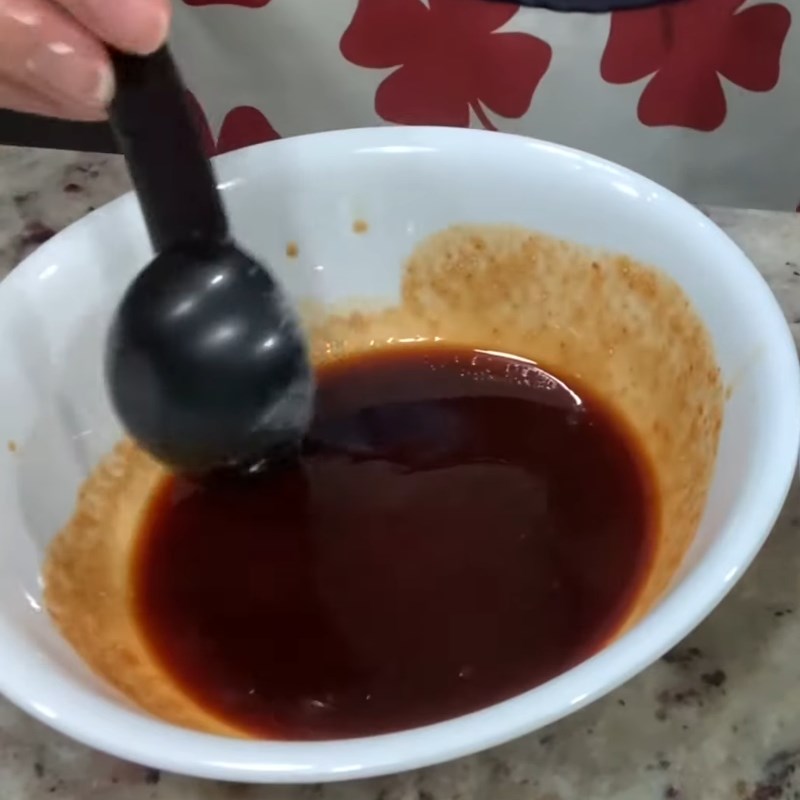 Bước 1 Pha sốt Nước tương ngọt