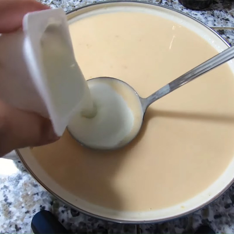 Bước 2 Pha sữa chua Sữa chua đào hũ