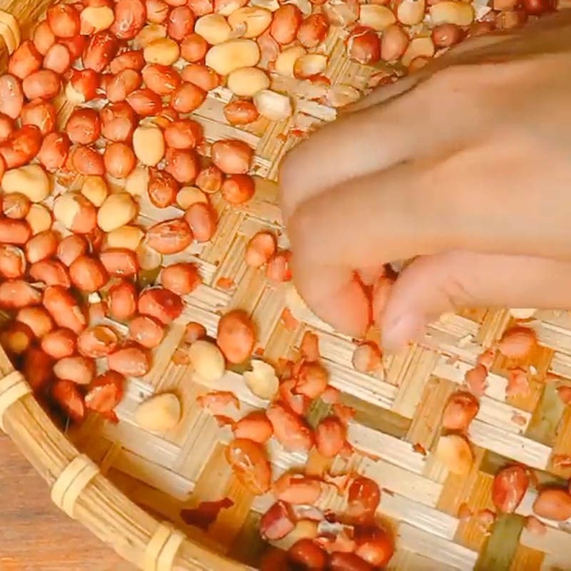 Bước 1 Rang đậu phộng Nước mắm đậu phộng