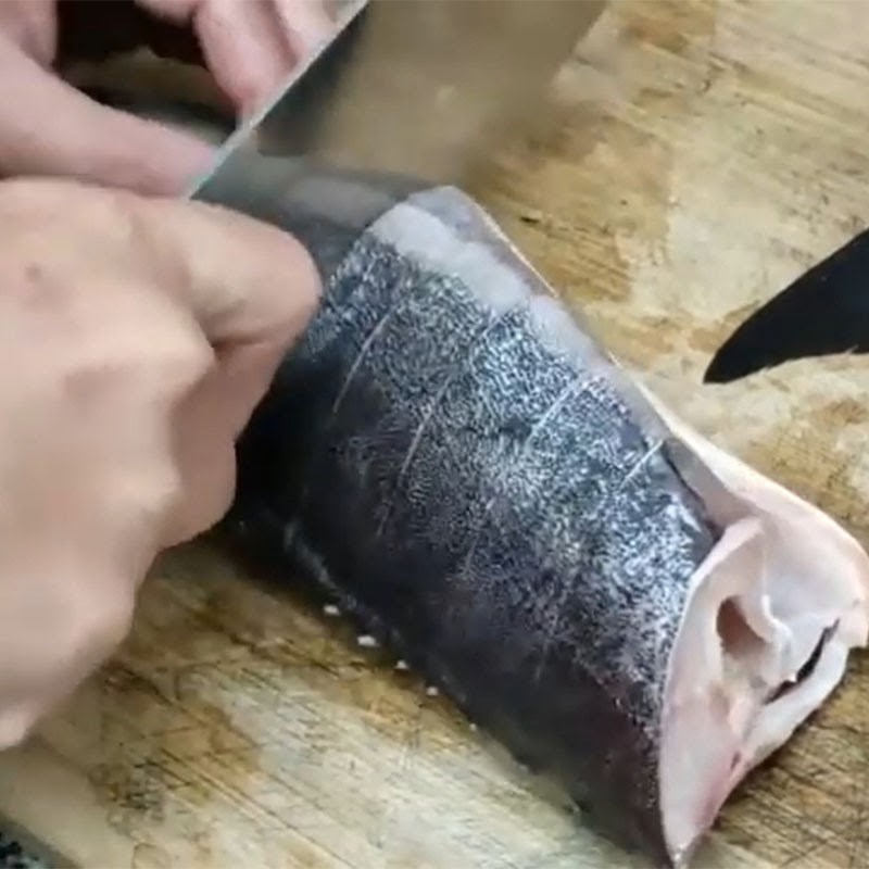 Bước 1 Sơ chế cá bớp Cá bớp nấu ngót