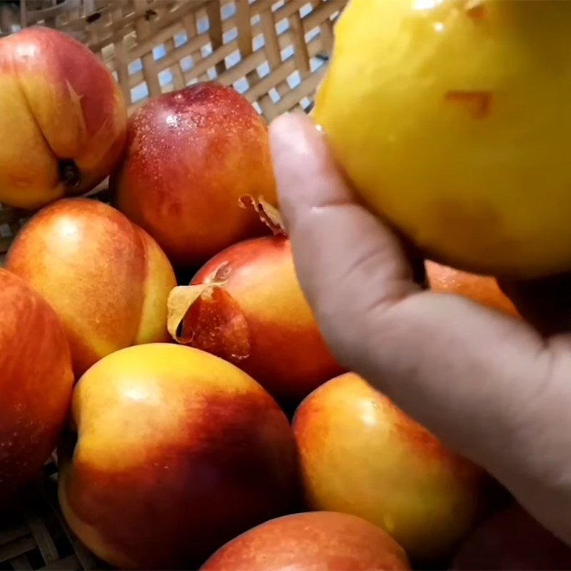Bước 1 Sơ chế đào Sữa chua đào bịch