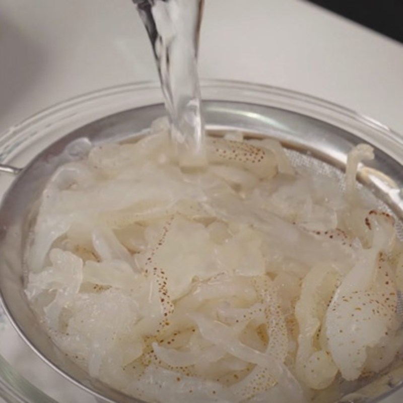 Bước 1 Sơ chế nguyên liệu Nộm sứa ngó sen