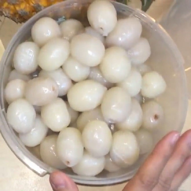 Bước 1 Sơ chế trái cây Chè chôm chôm vải