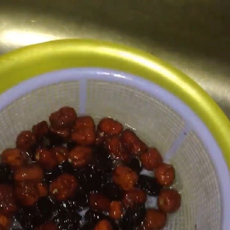 Bước 1 Sơ chế trái cây Chè chôm chôm vải