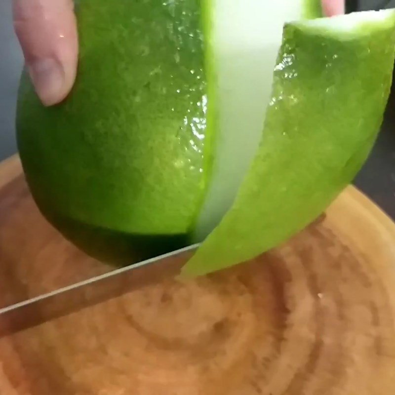 Bước 2 Thái nhỏ và phơi khô Nước vỏ bưởi