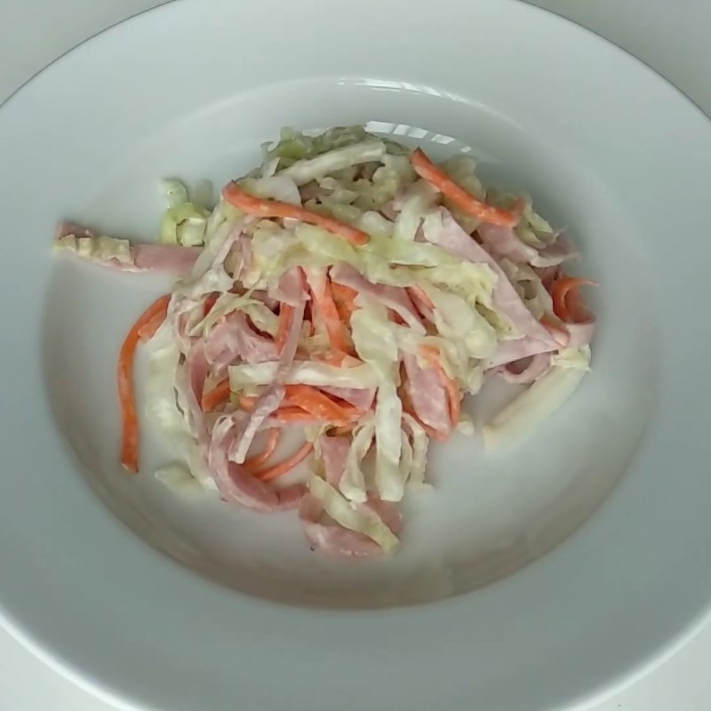 Bước 4 Thành phẩm Salad bắp cải trộn mayonnaise jambon