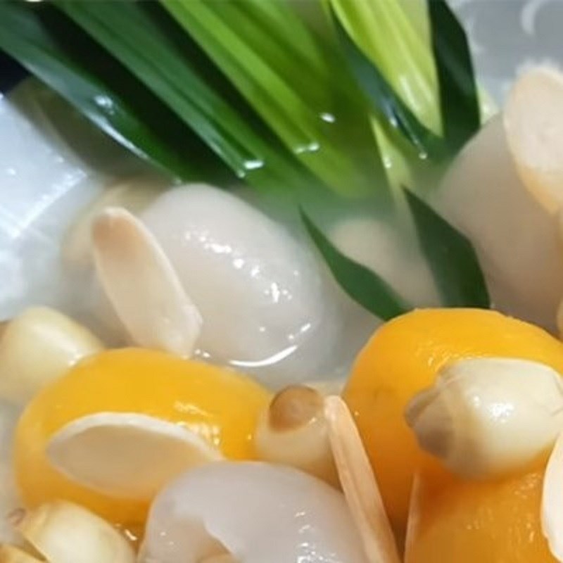 Bước 4 Hoàn thành Chè chôm chôm hạt sen