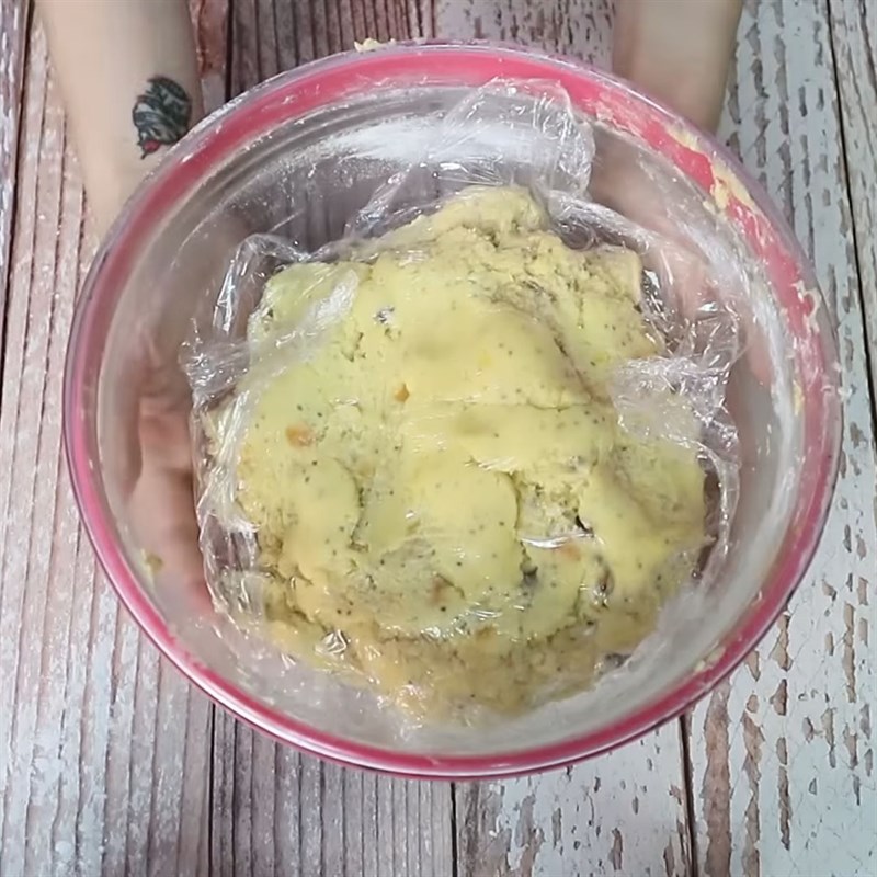Bước 4 Trộn bột Bánh qui hạt chia trứng muối