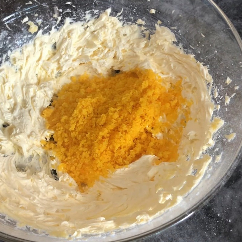 Bước 3 Trộn bột Bánh quy trứng muối kem trứng