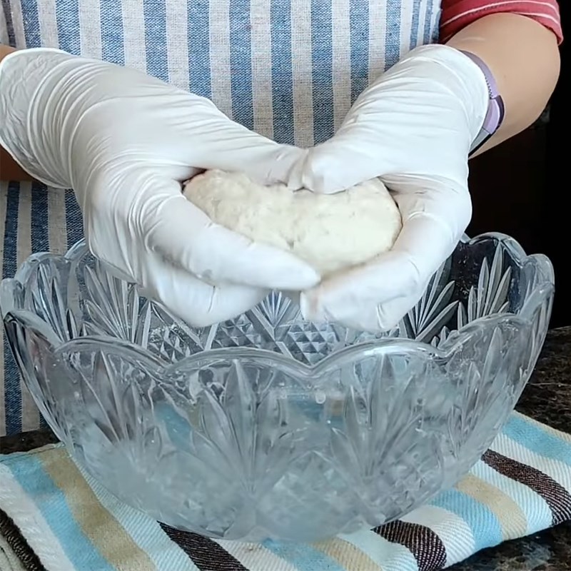 Bước 2 Trộn bột nước Bánh ngàn lớp trứng muối