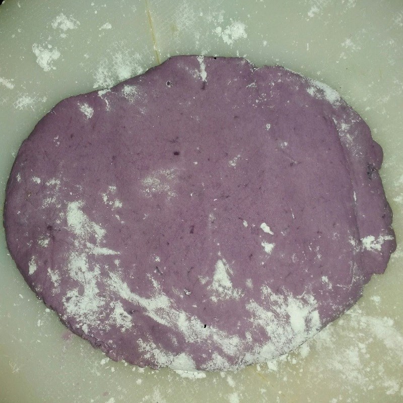 Bước 2 Trộn bột với khoai Sợi bánh canh bằng khoai lang tím