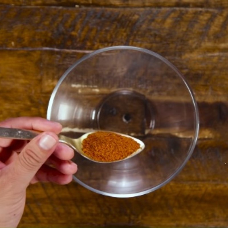 Bước 1 Trộn hỗn hợp gia vị Giòn da gia cầm, da gà, da vịt