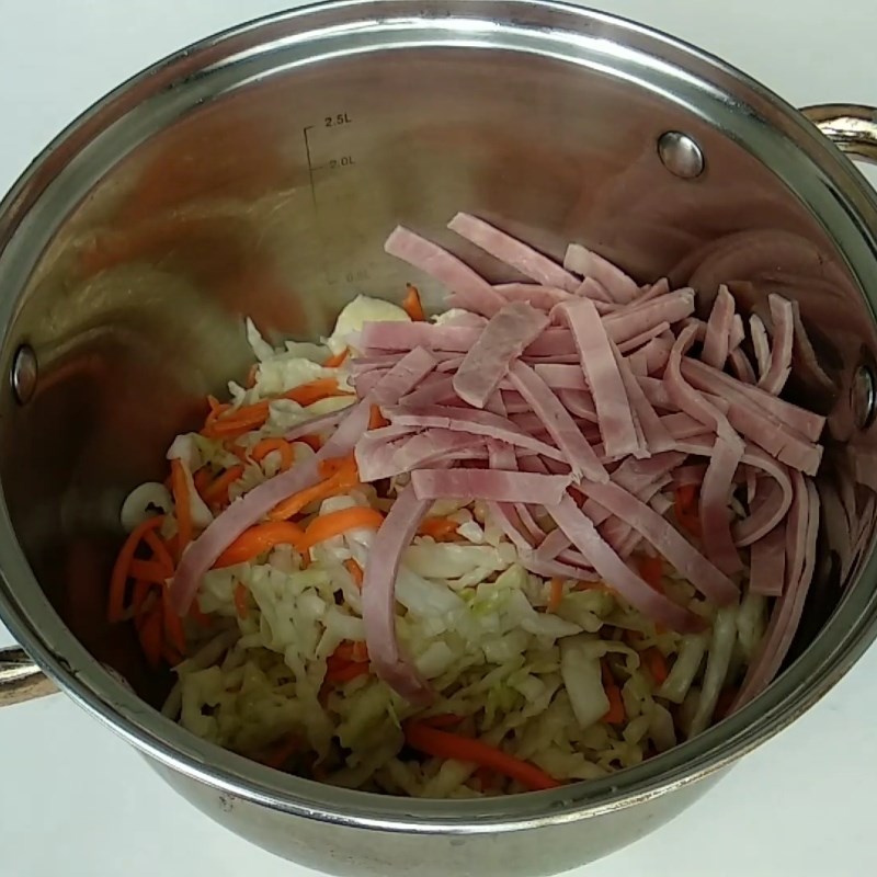 Bước 3 Trộn salad Salad bắp cải trộn mayonnaise jambon