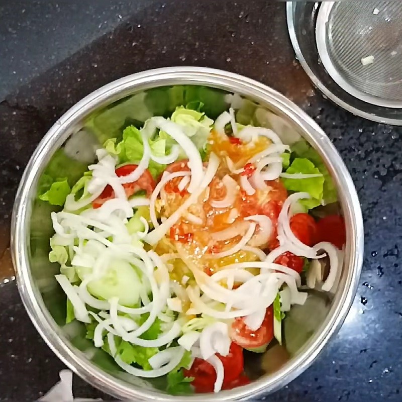 Bước 3 Trộn xà lách Xà lách (salad) trộn dầu giấm