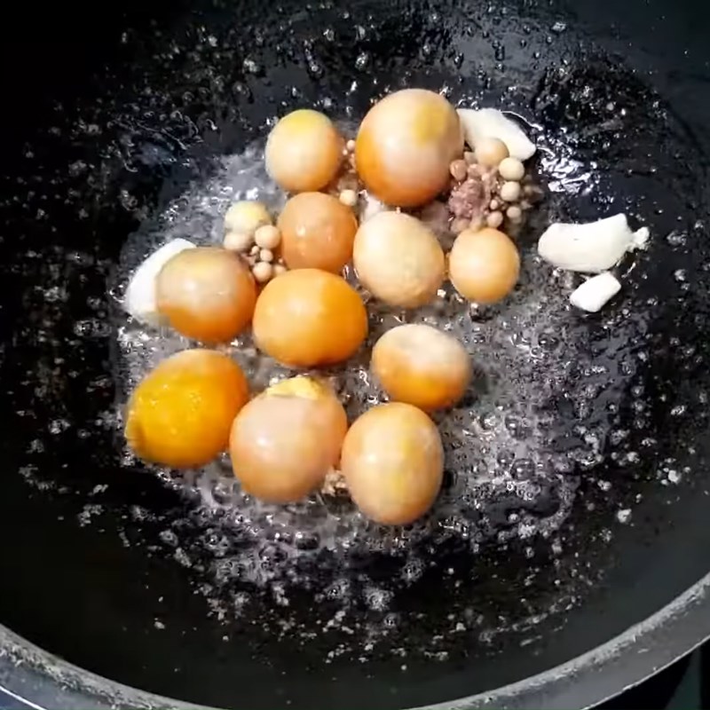Bước 2 Xào trứng non Mồng tơi xào trứng non