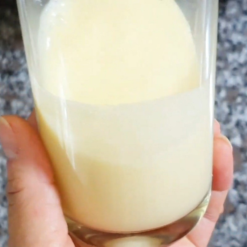 Bước 4 Xay hỗn hợp bơ sữa chua Sữa chua có lớp váng dày