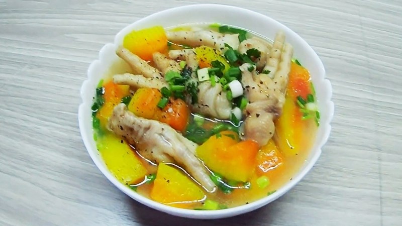 Đu đủ chín hầm chân gà